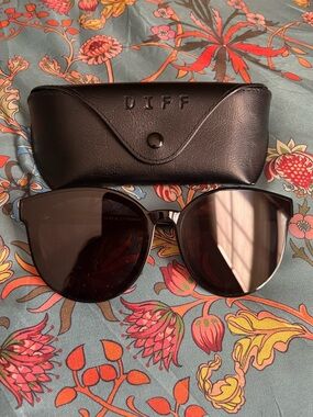 Diff Eyewear Black Oversized Cat-Eye Sunglasses